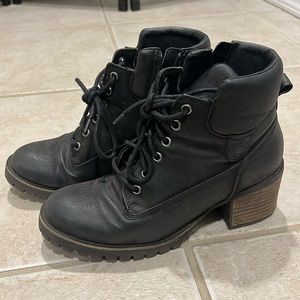 Women’s Crown Vintage Calista Combat Boot